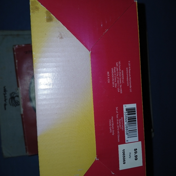 2 peanut glasses and 2 Charlie brown books. - Picture 6 of 6